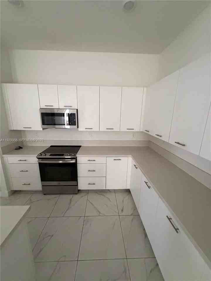4321 Southwest 173rd Avenue - Photo 2 of 22