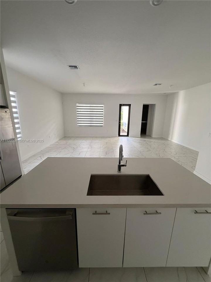 4321 Southwest 173rd Avenue - Photo 3 of 22