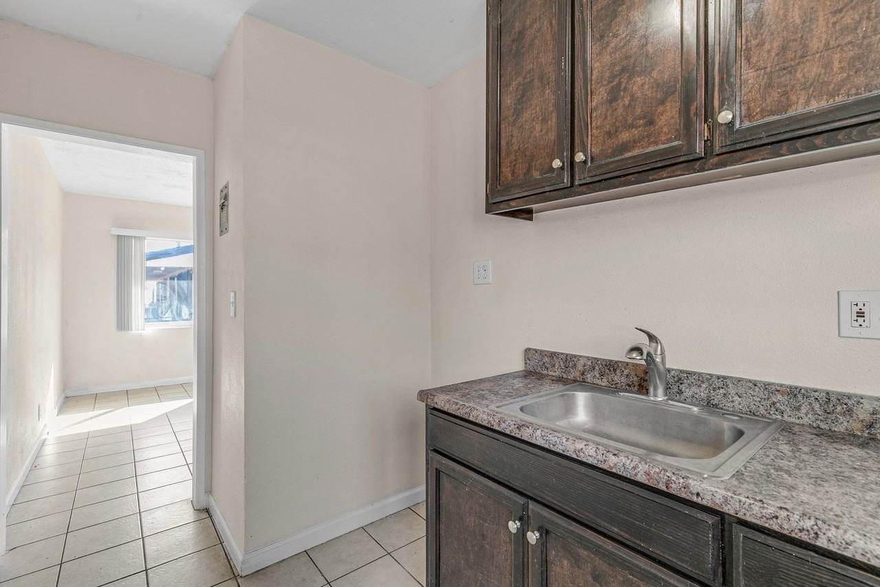 7101 Rugby Avenue - Photo 5 of 6