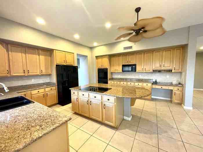 1608 W Amberwood Dr - Photo 2 of 13