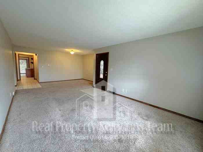 5880 Saranac Dr - Photo 6 of 27