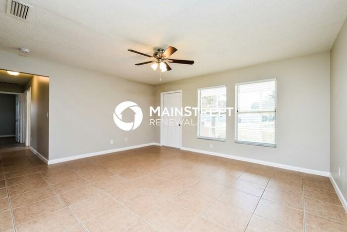 18608 Sebring Rd - Photo 3 of 15