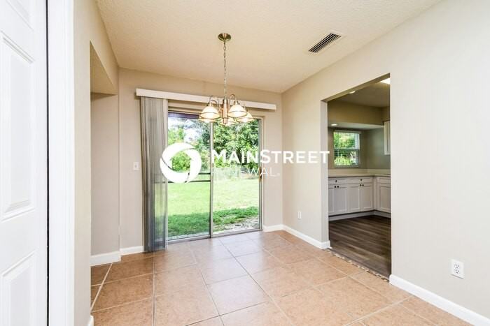 18608 Sebring Rd - Photo 5 of 15