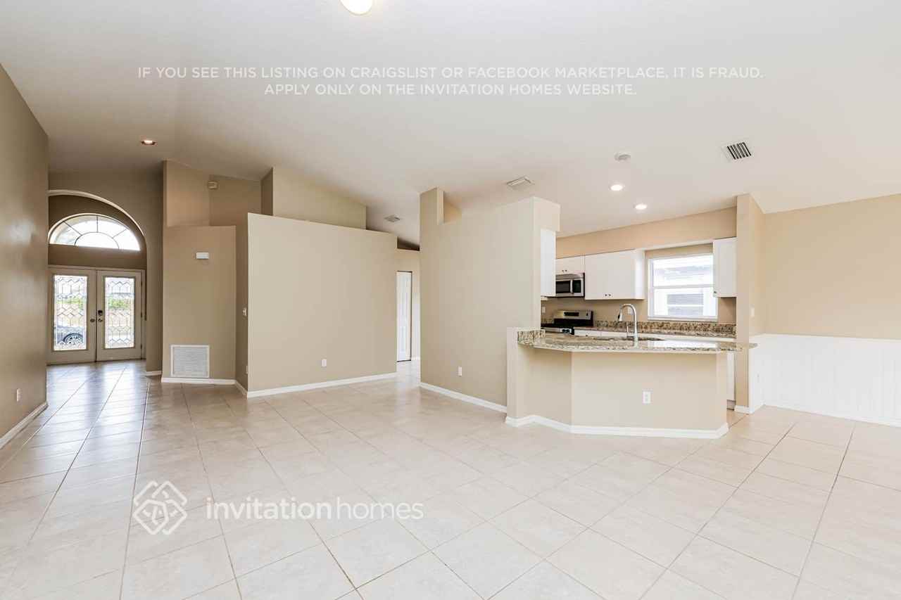 1654 Wakefield Dr - Photo 4 of 17