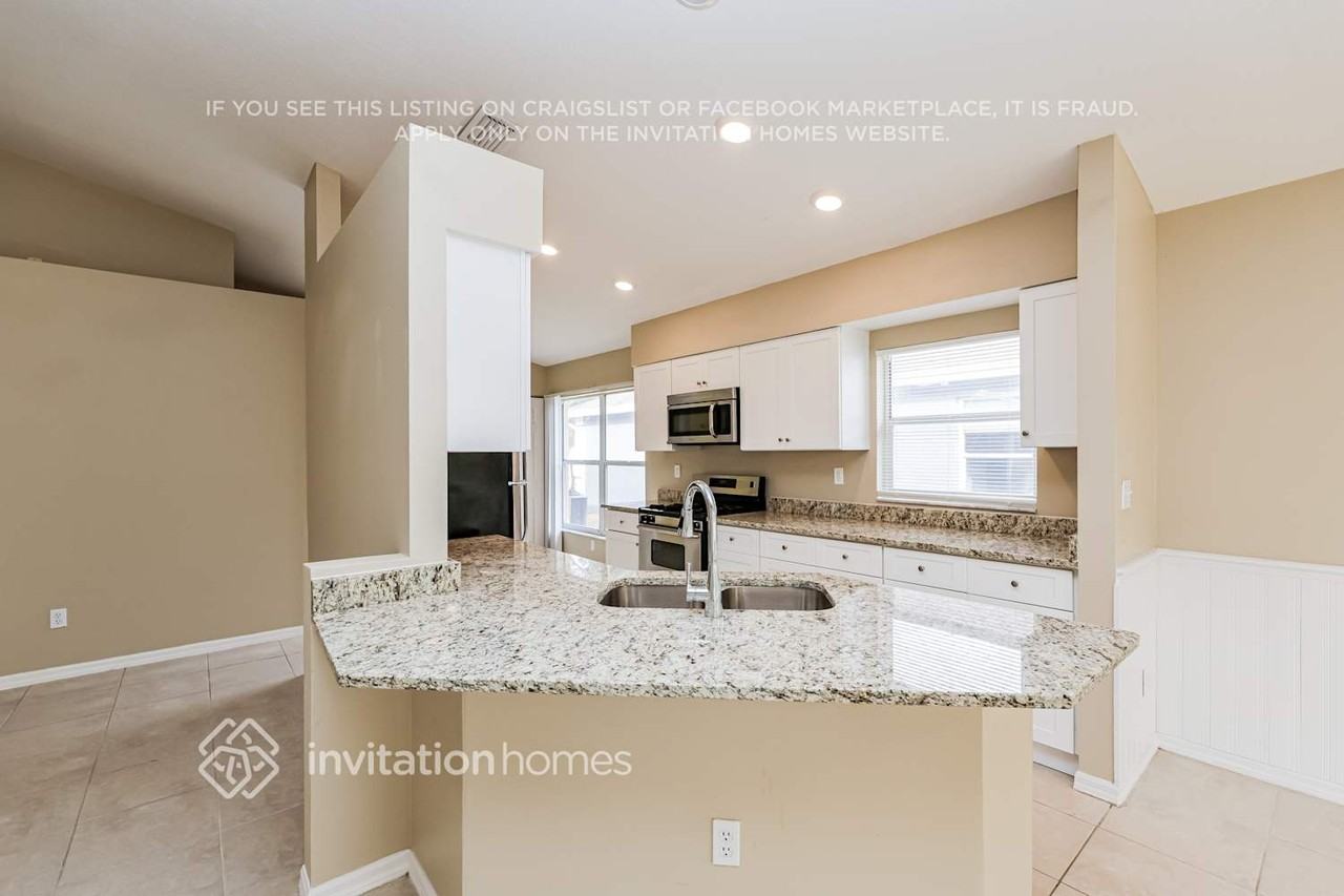 1654 Wakefield Dr - Photo 5 of 17