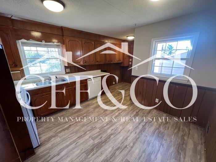 2247 John Dodd Rd - Photo 4 of 10