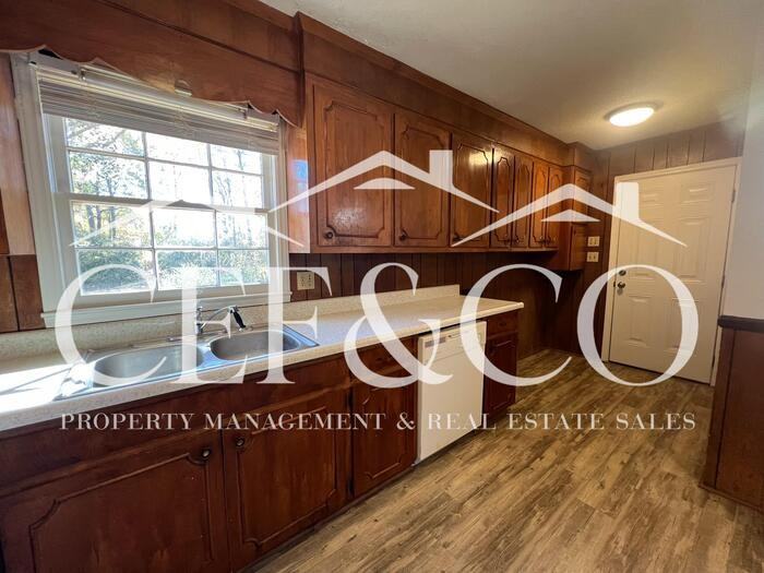 2247 John Dodd Rd - Photo 6 of 10