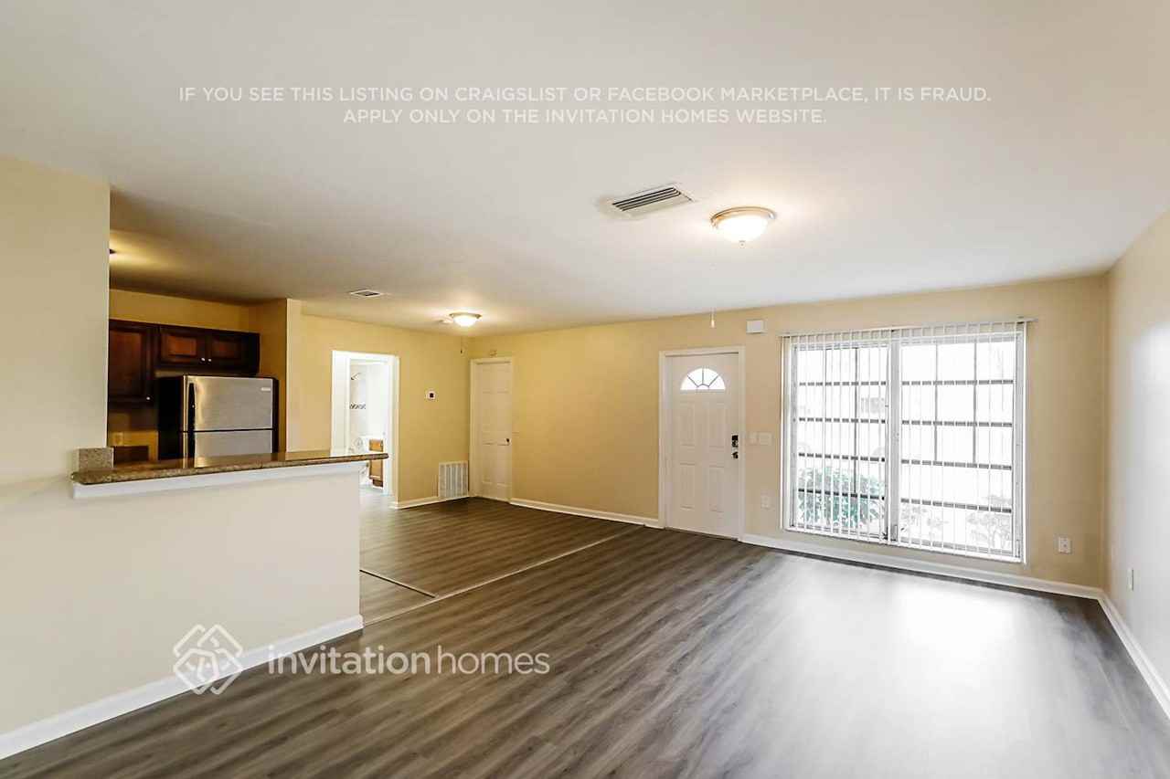 11450 Nw 35th Pl - Photo 5 of 17