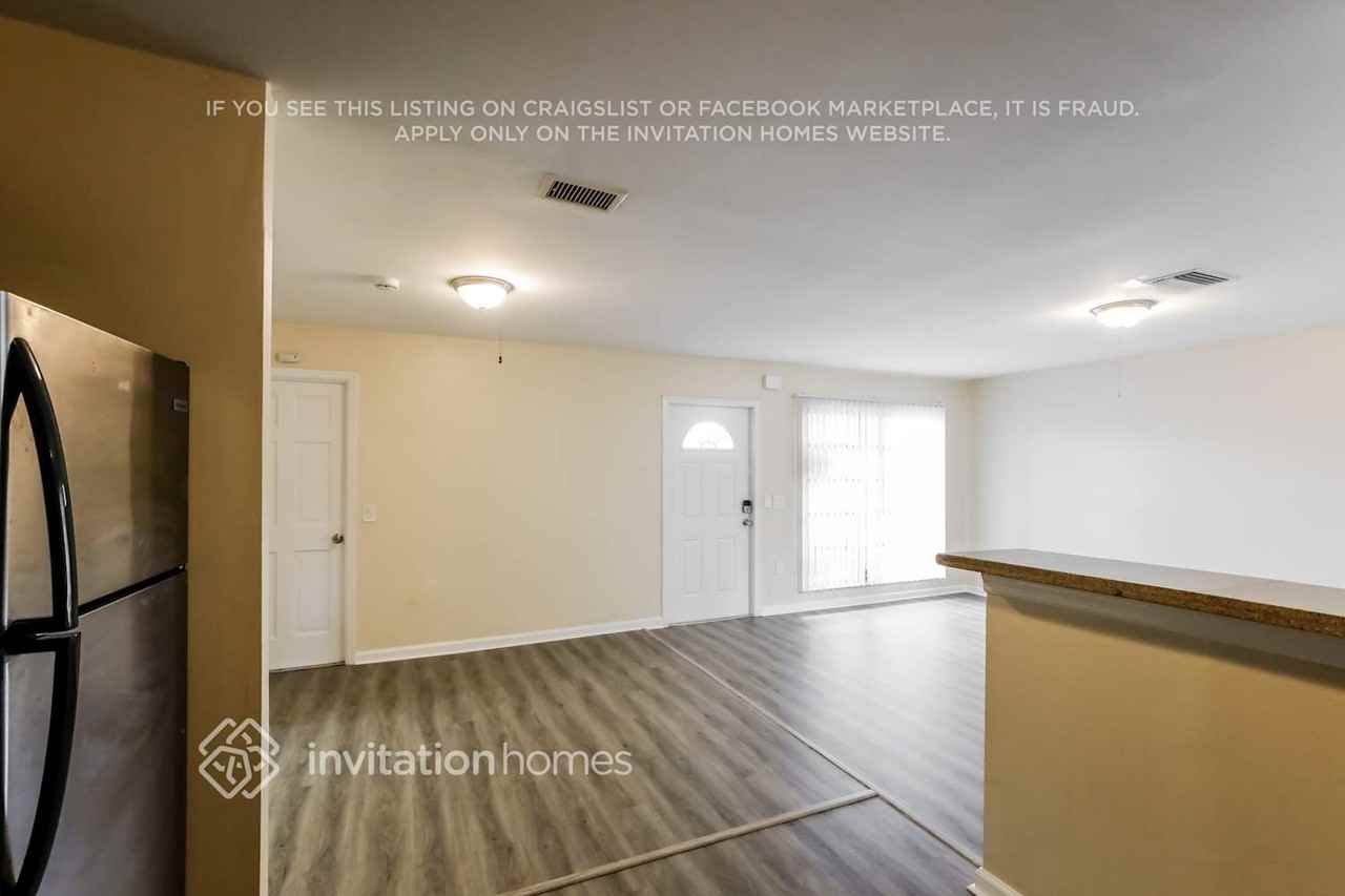 11450 Nw 35th Pl - Photo 7 of 17