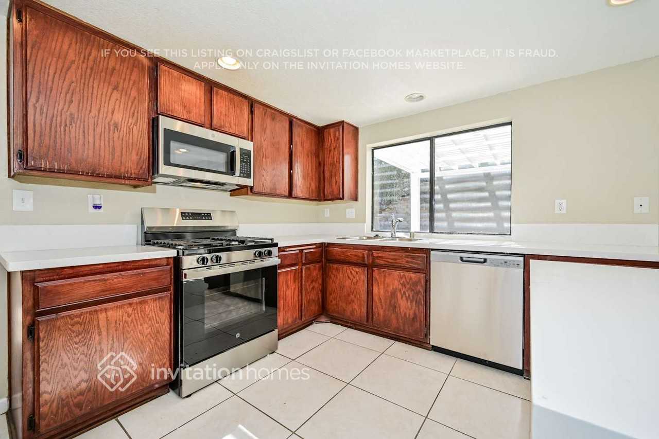 4640 Vitrina Ln - Photo 7 of 18