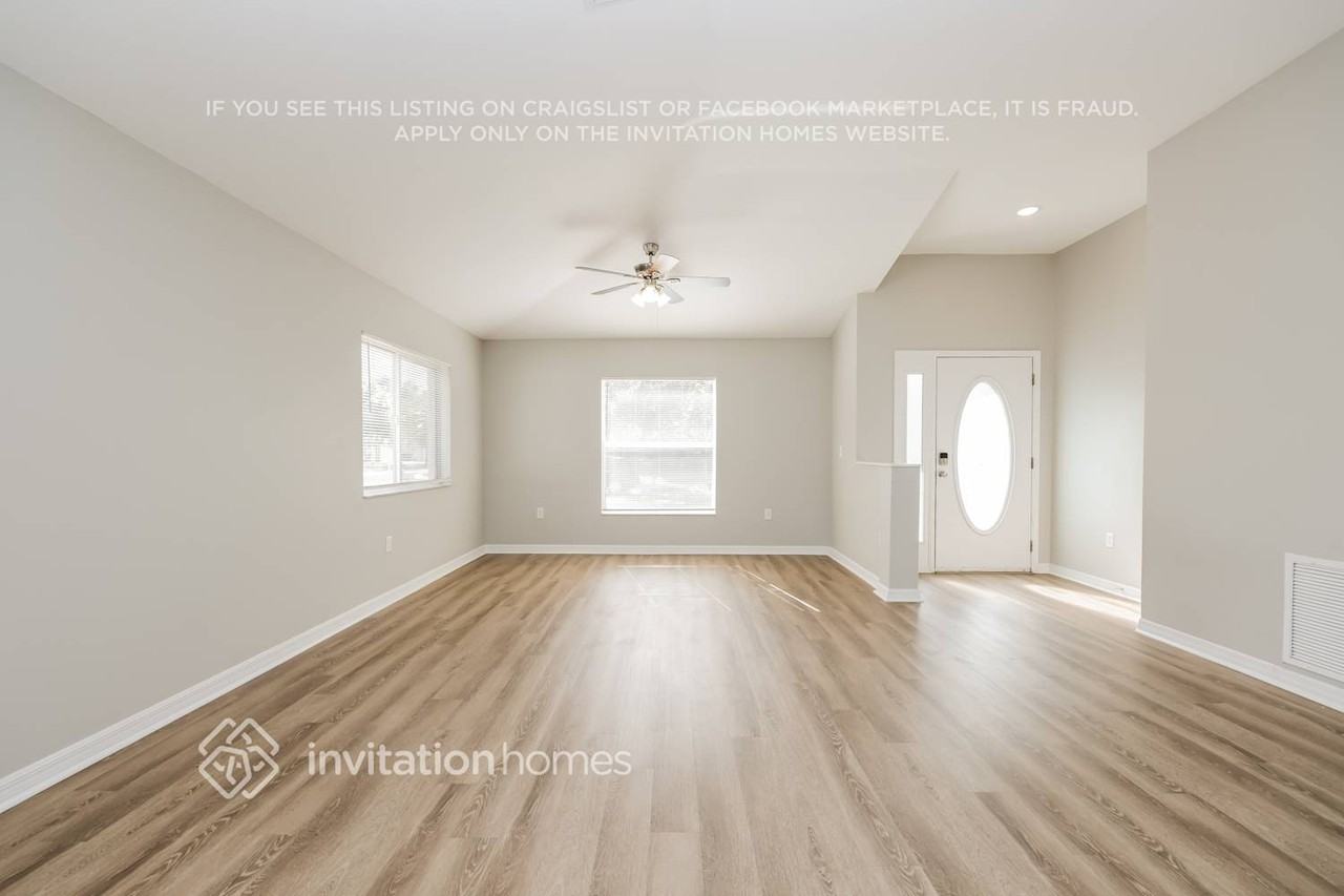 11227 Lake Lanier Dr - Photo 3 of 17