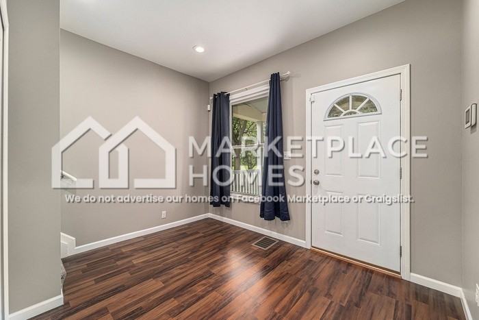 242 Englewood St - Photo 3 of 26