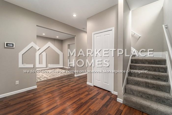 242 Englewood St - Photo 5 of 26