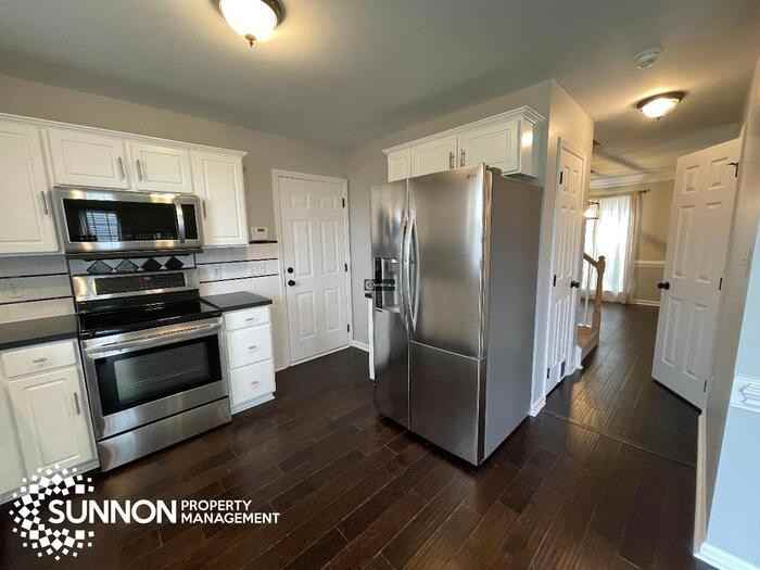 4010 Suttle Pl - Photo 4 of 24