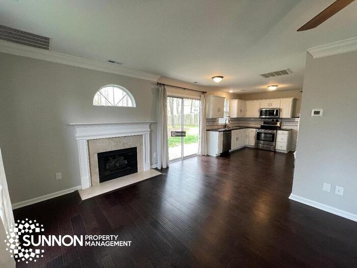 4010 Suttle Pl - Photo 5 of 24