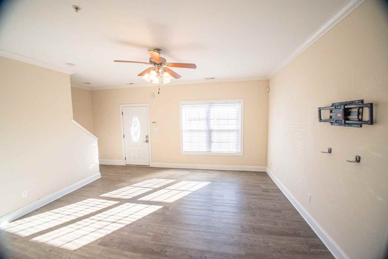 614 North Center Street - Photo 3 of 20