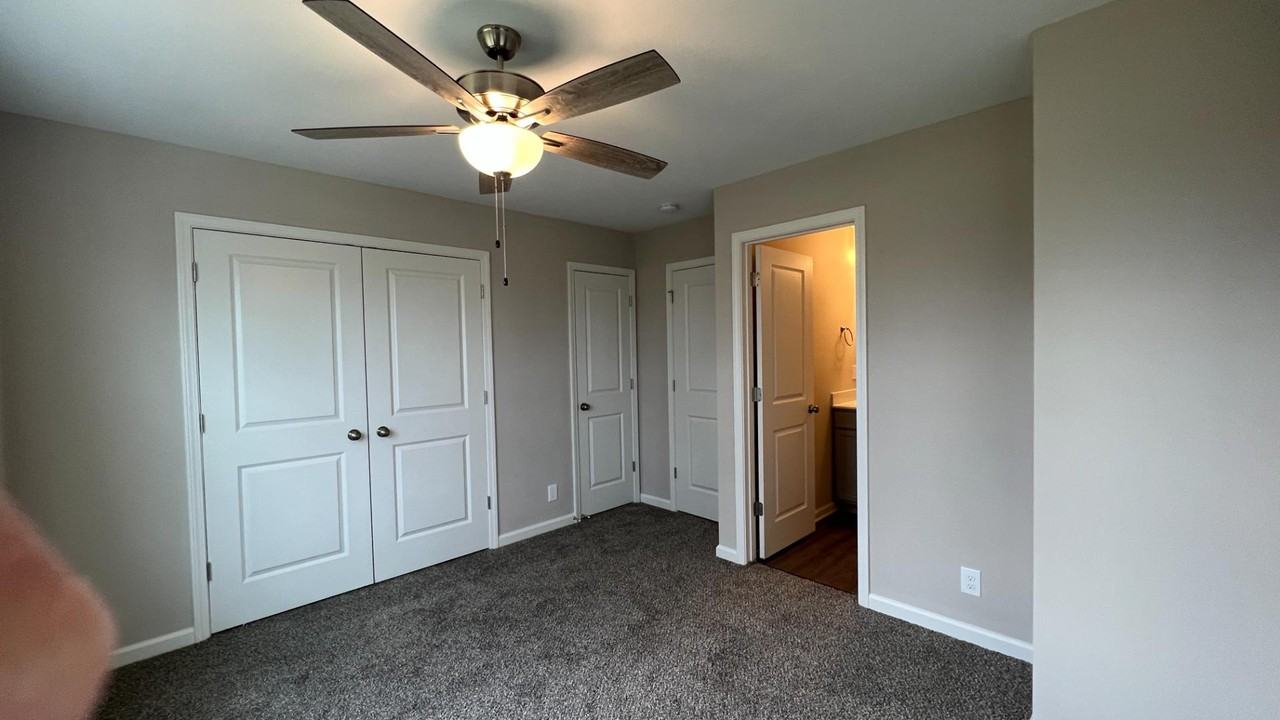 Triplex - 724 Commerce St - Photo 4 of 10