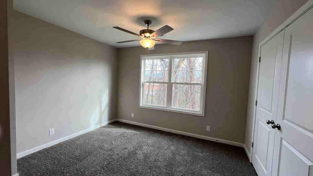 Triplex - 724 Commerce St - Photo 5 of 10