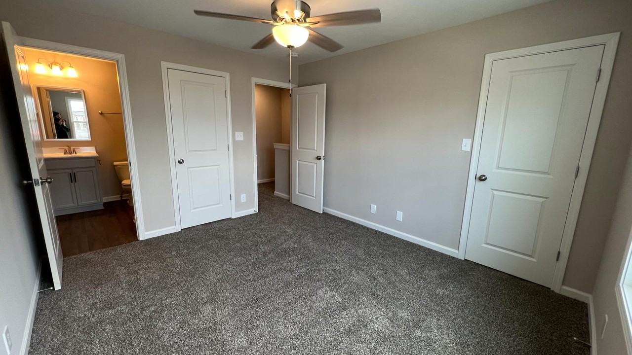 Triplex - 724 Commerce St - Photo 6 of 10