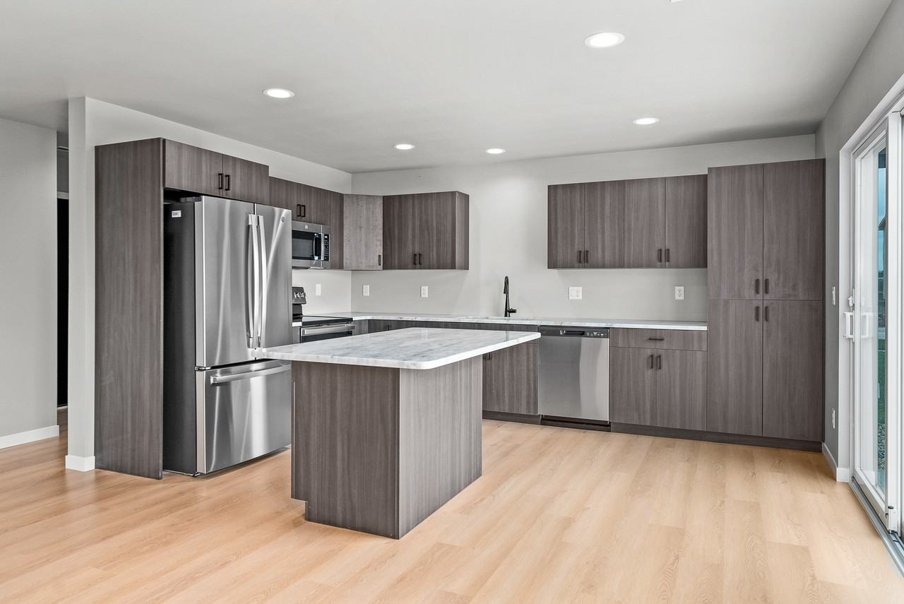 1427 Thatcher Cir - Photo 2 of 13