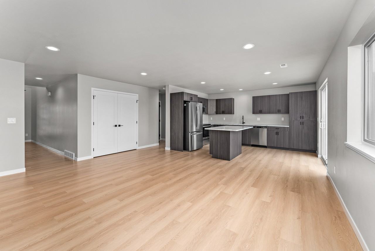 1427 Thatcher Cir - Photo 6 of 13