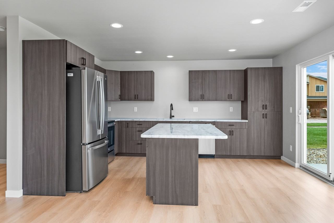 1427 Thatcher Cir - Photo 7 of 13