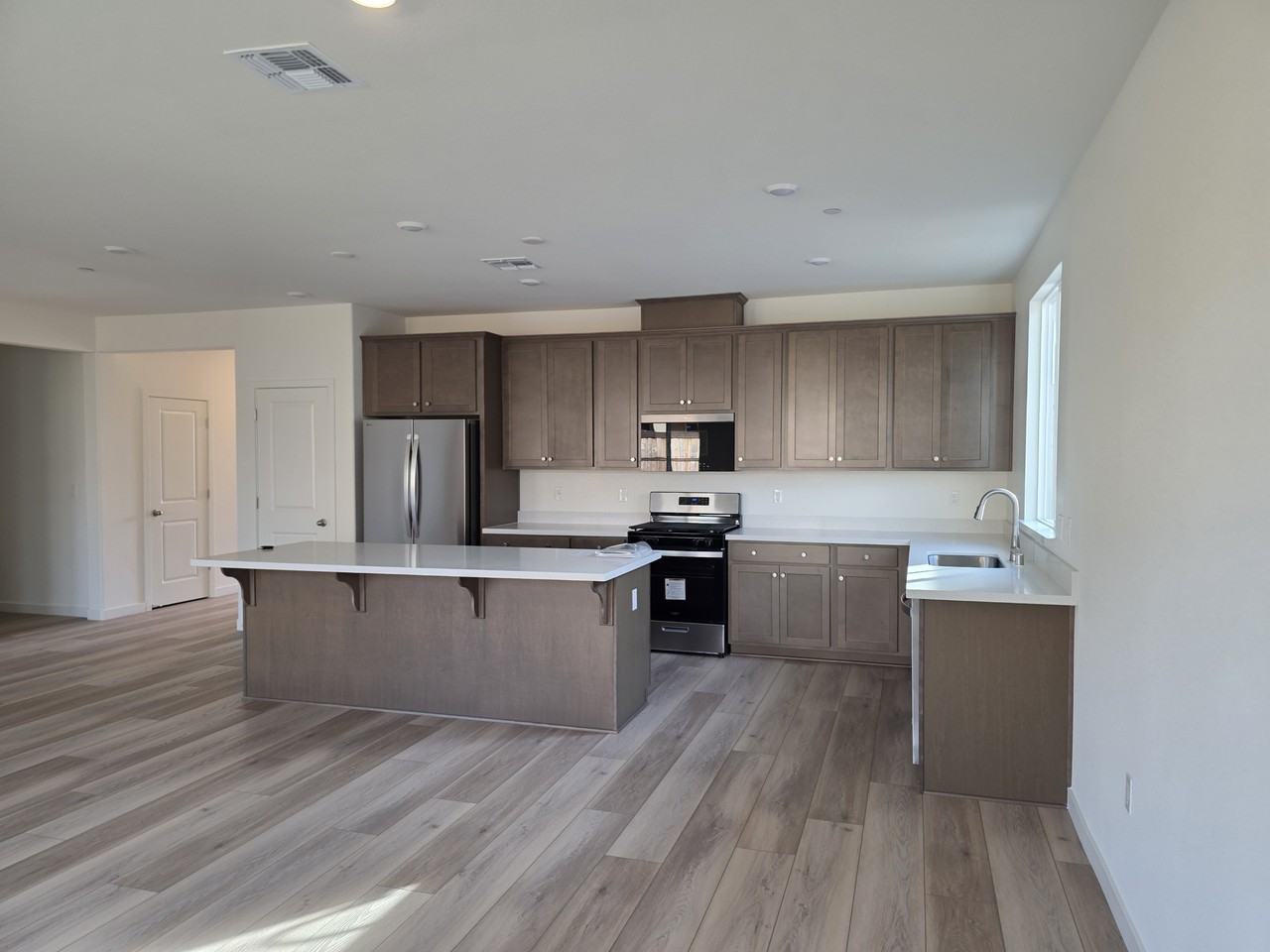 2142 Hunter Creek Dr #NA - Photo 2 of 16