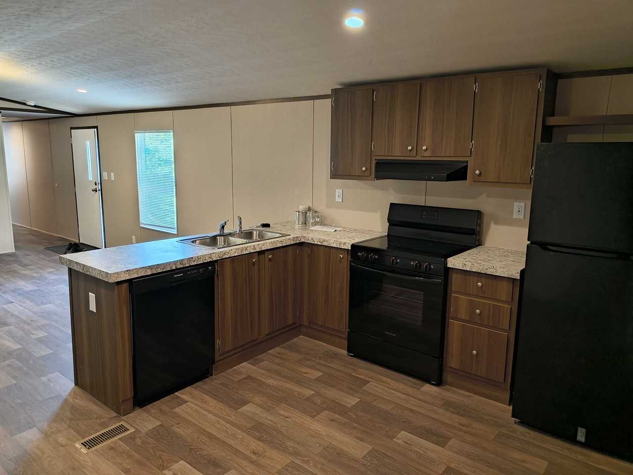 112 Southlake Dr #NA - Photo 2 of 18