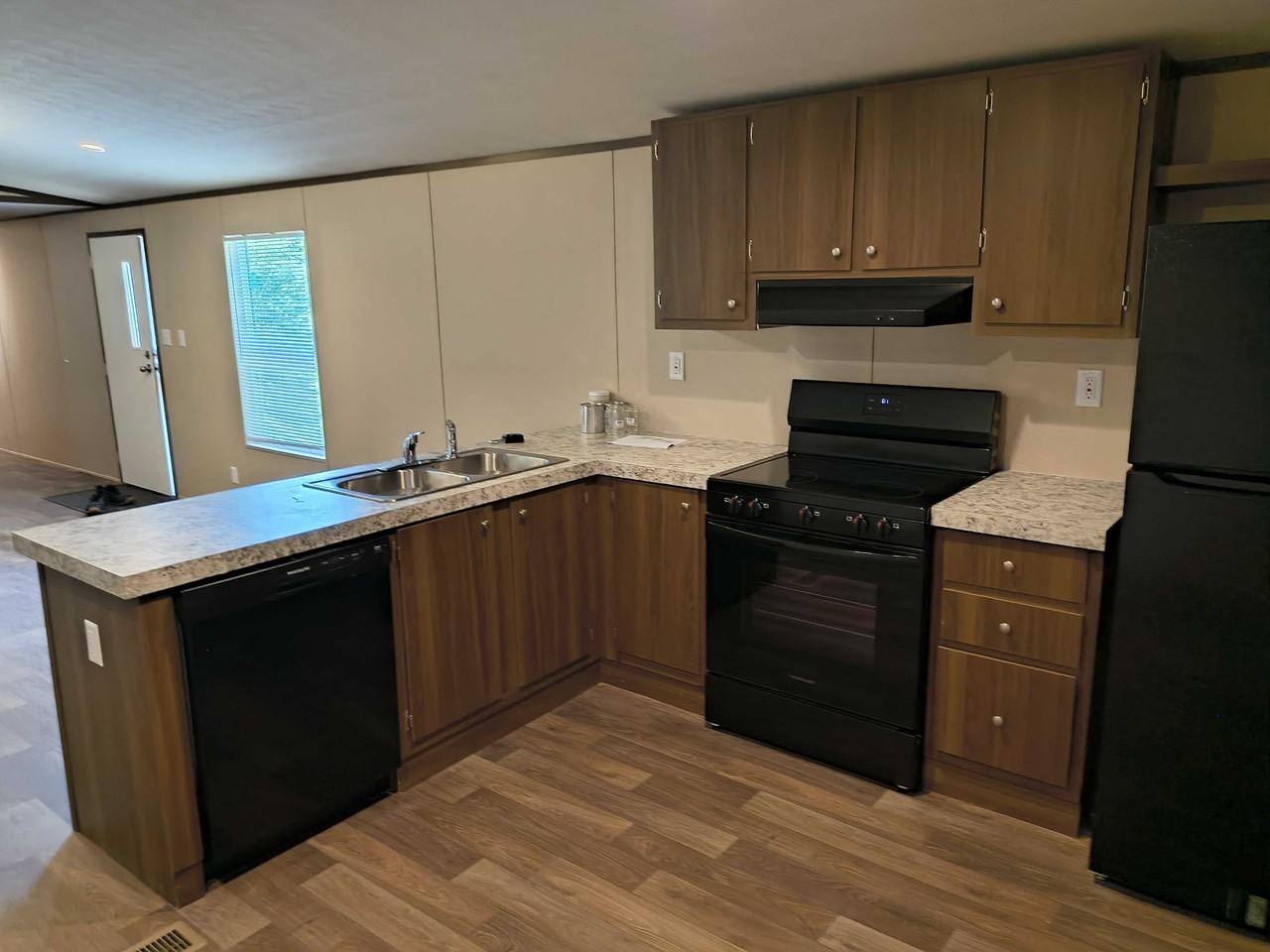 112 Southlake Dr #NA - Photo 4 of 18