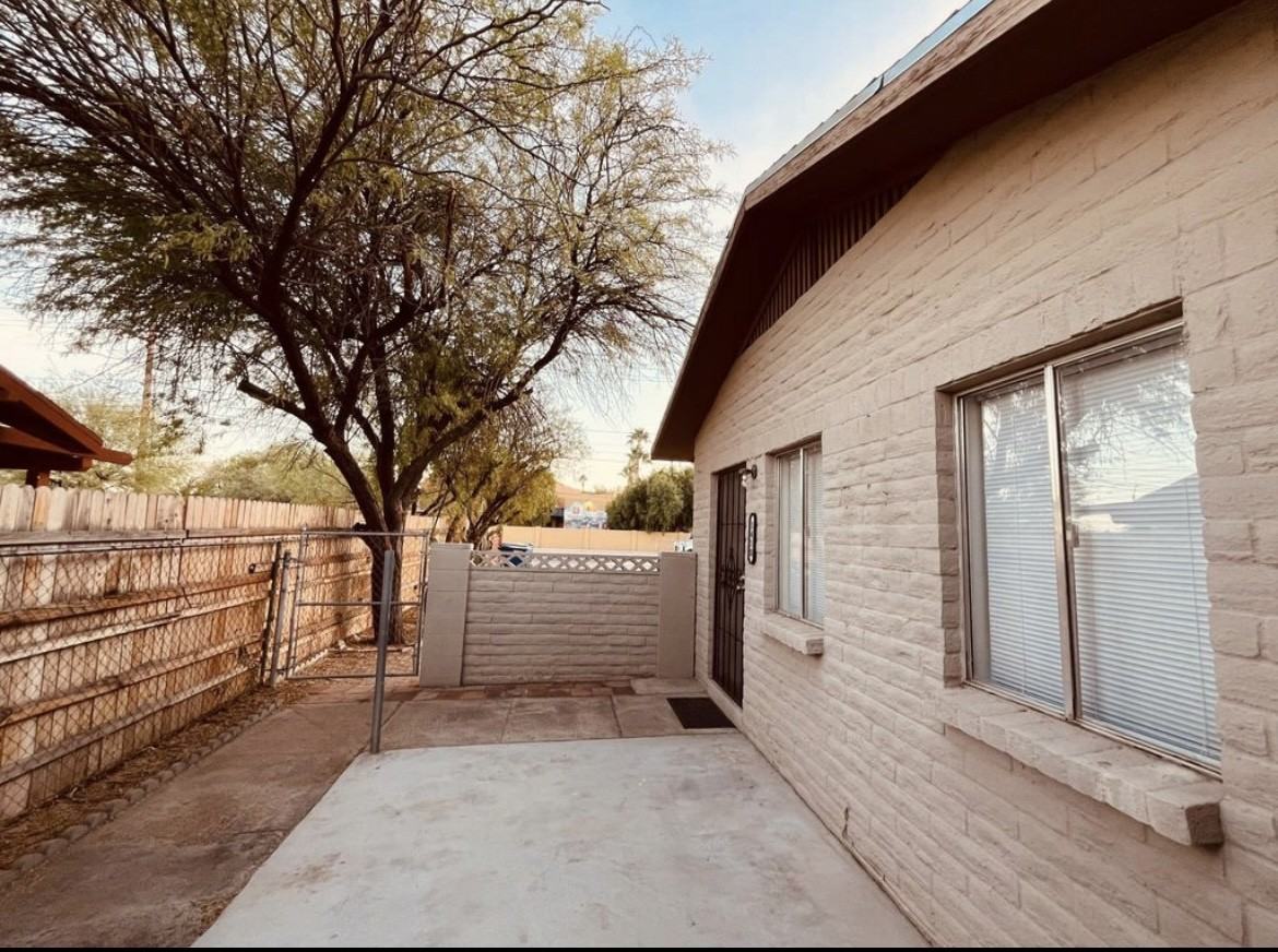 1410 W Fresno St #1410 - Photo 3 of 4