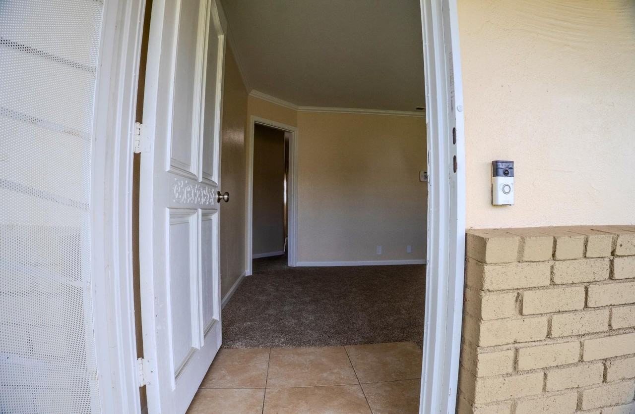 588 Mulberry Cir - Photo 6 of 20