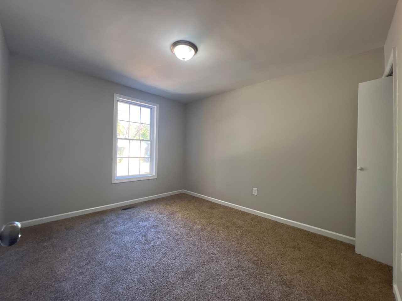 11 Miller St - Photo 5 of 8