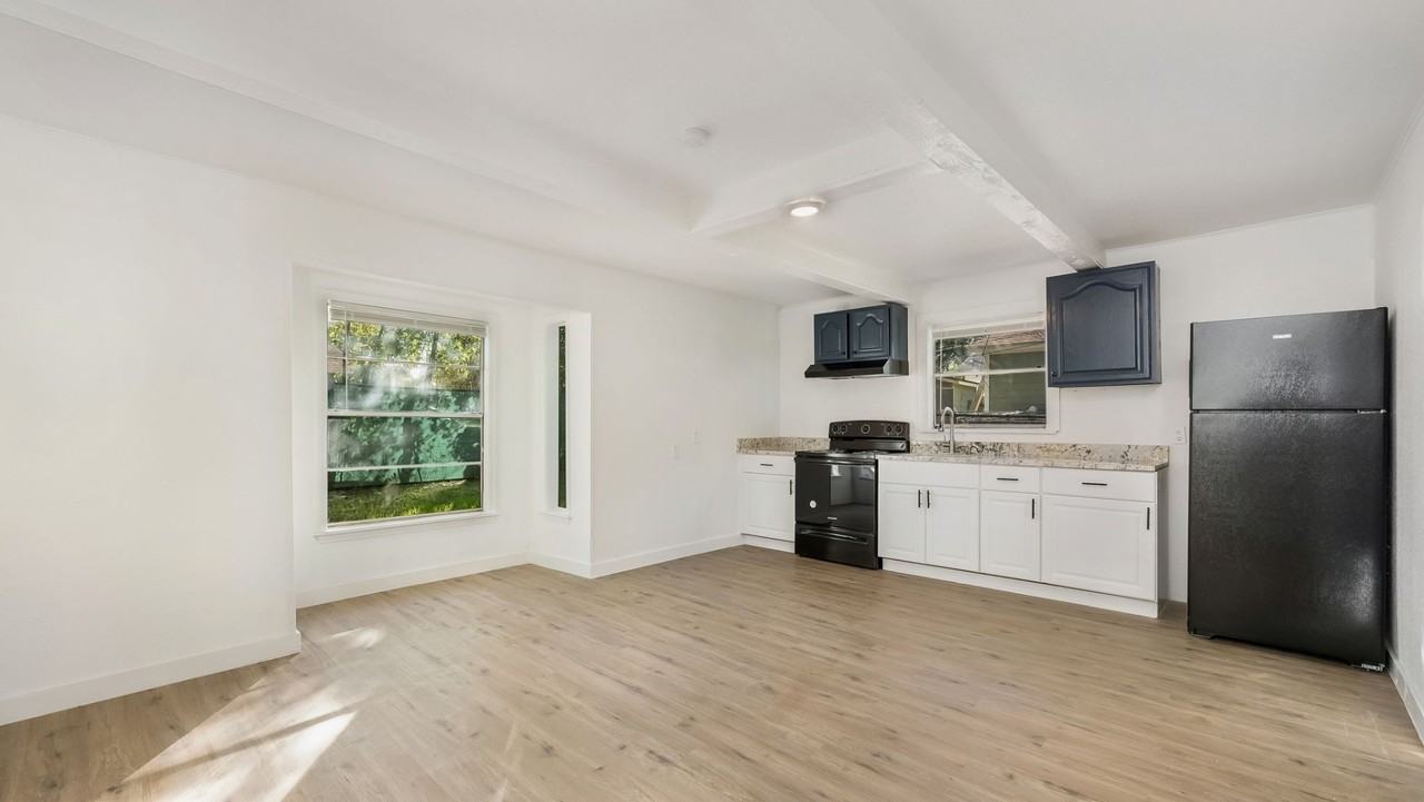 2600 Morales St - Photo 7 of 10