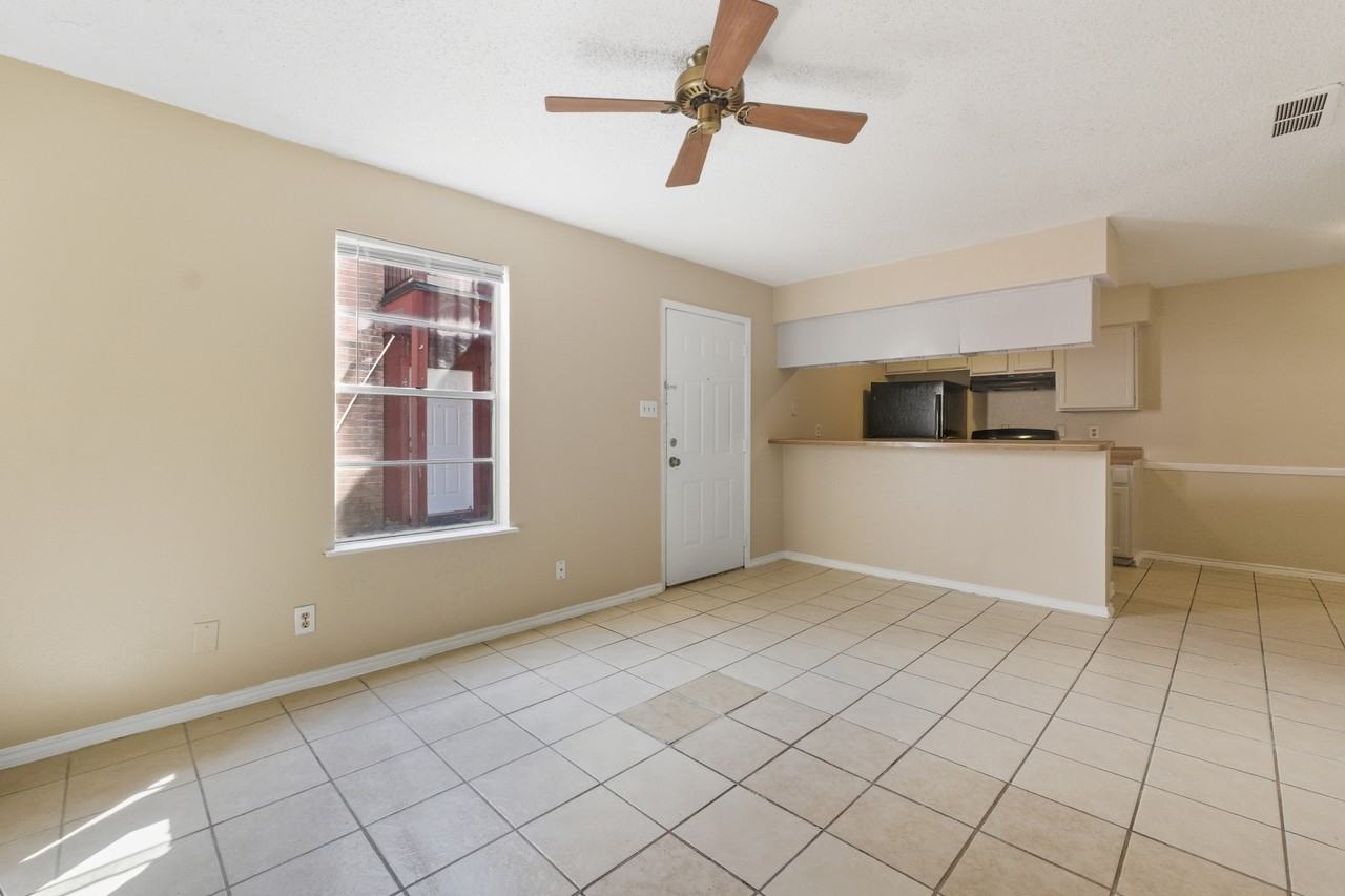 1400 Clamp Ave #401 - Photo 2 of 4