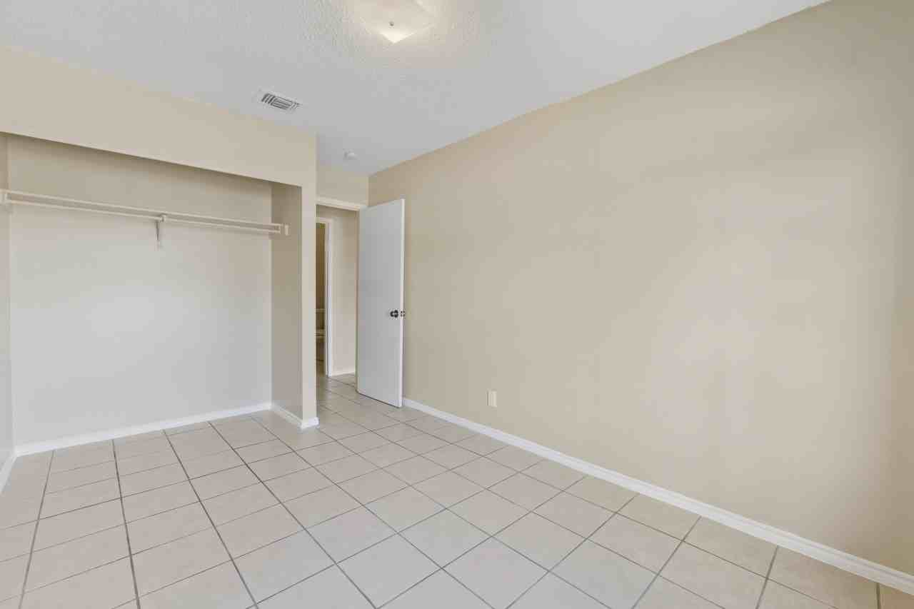 1400 Clamp Ave #401 - Photo 3 of 4