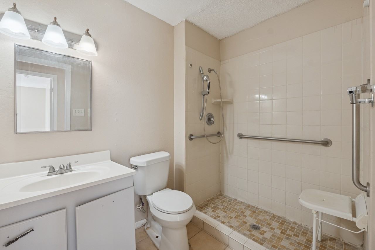 1400 Clamp Ave #401 - Photo 4 of 4