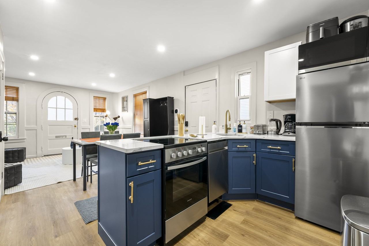 700 Avenue C #B - Photo 2 of 20