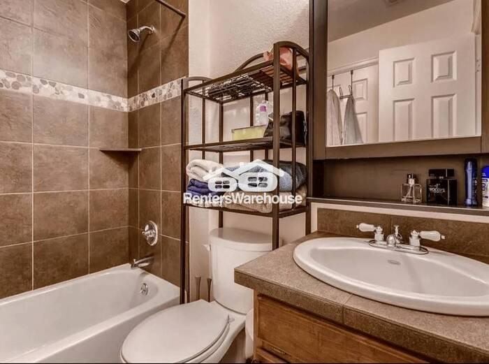 13834 E Lehigh Ave #D - Photo 3 of 10