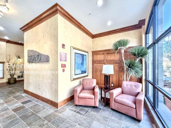 133 Queen Anne Ave N #102 - Photo 4 of 43