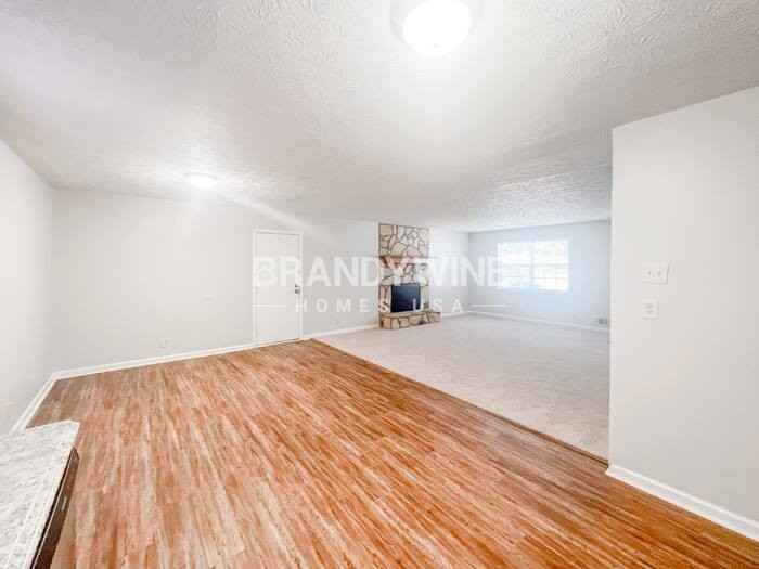 3810 Rock Hollow Ct - Photo 5 of 28