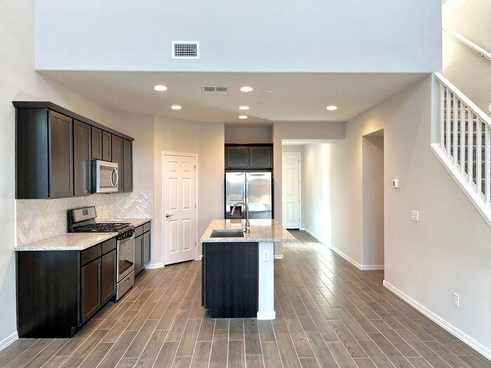 19715 West Badgett Lane - Photo 7 of 45