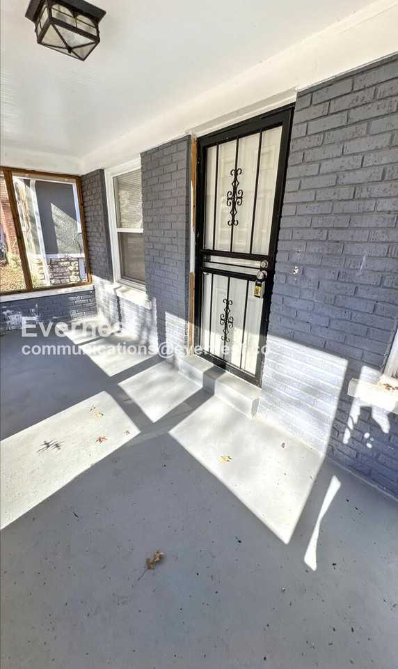 1402 E 65th St - Photo 2 of 33