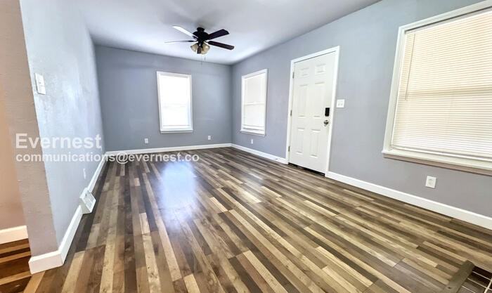 1402 E 65th St - Photo 3 of 33