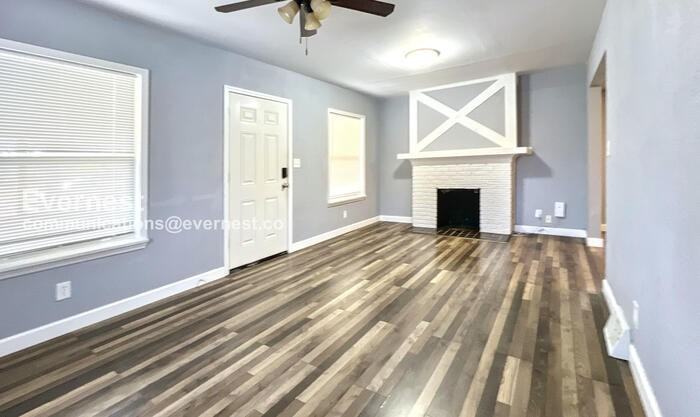 1402 E 65th St - Photo 5 of 33