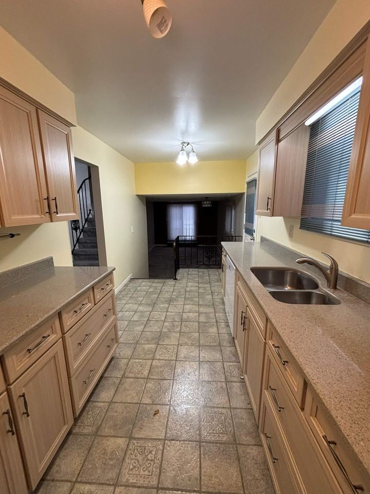 286 Trudeau Dr #1 - Photo 5 of 12