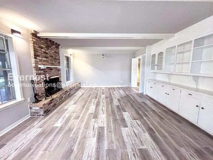 2101 Lamar Dr - Photo 5 of 41