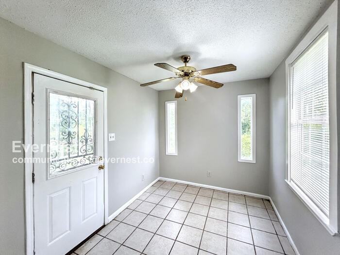 2387 Rosehaven Ave - Photo 4 of 18