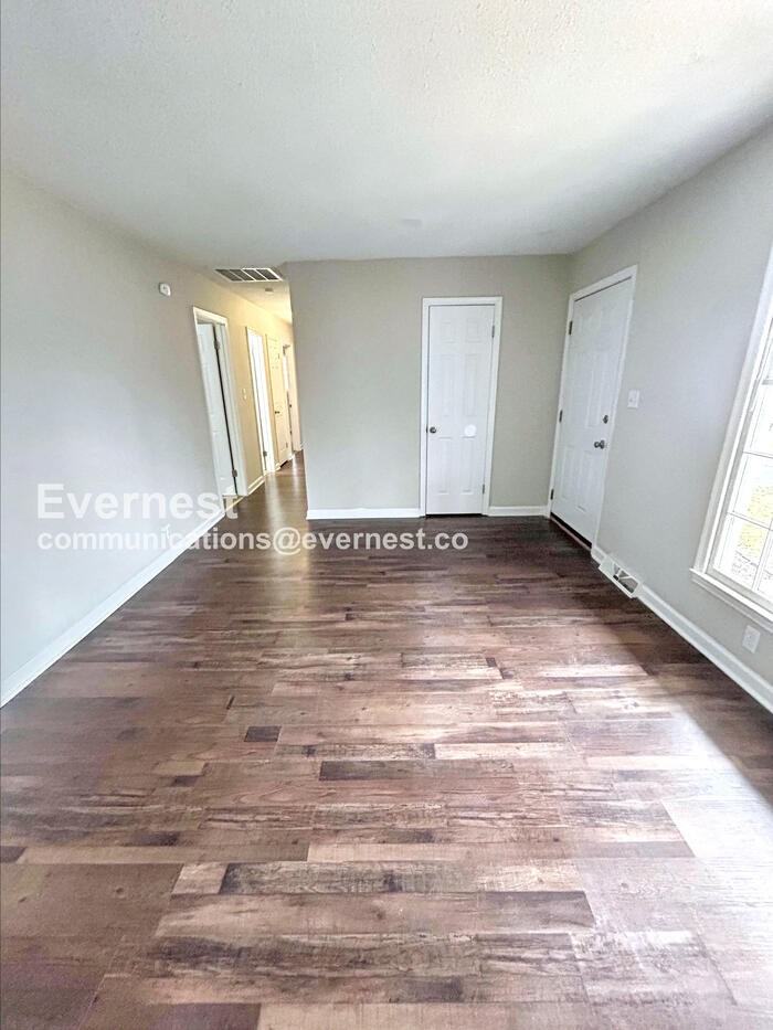 561 Brightsfield Ct - Photo 4 of 27