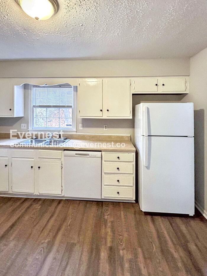 561 Brightsfield Ct - Photo 7 of 27