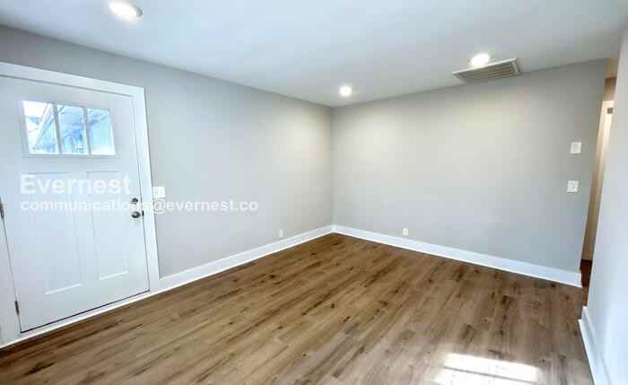 1728 17th Ave N #C - Photo 3 of 19